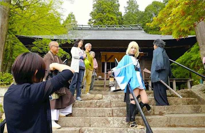 Young people enjoy cosplay at Daikoku-ji, a temple in Japan’s Hyogo Prefecture. From the-japan-news.com