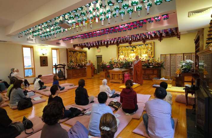 Do-Shin Sunim teaching in the main shrine hall on the temple’s first floor. Image courtesy of Jungmyungsa Buddhist Temple