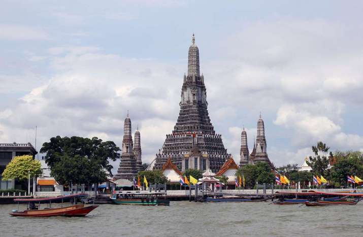 Wat Arun viewed from the Chay Phraya River. Photo by Rolf Heinrich. From wikimedia.org