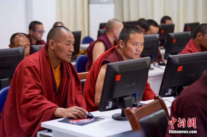 The students, who come from various temples in Tibet, study not only Buddhism but also law and culture. From chinatibetnews.com