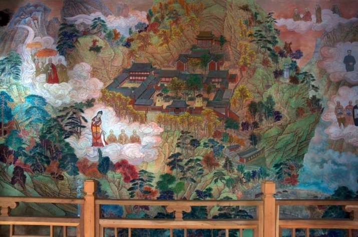 Contemporary wall painting in the Hall of the Patriarchs at Xuanzhong Monastery. Photo by Yang Liquan