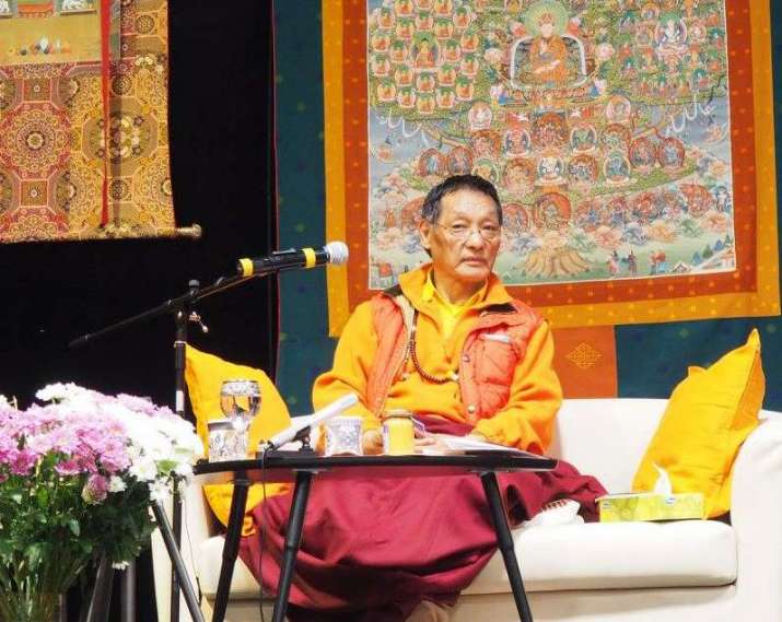 His Eminence Gangteng Tulku Rinpoche during his teaching on the <i>Thirty-seven Practices of the Bodhisattva</i>. From Yeshe Khorlo Russia Facebook