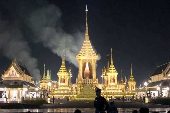 Smoke rising from the royal crematorium at 11.30pm on Thursday. From bangokpost.com