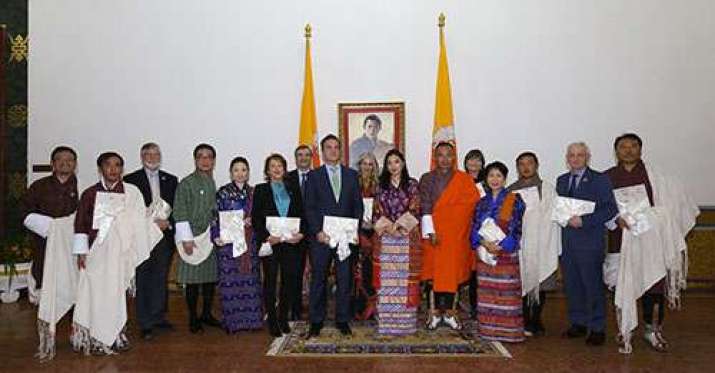 Queen consort Jestun Pema with government and WWF officials. From kuenselonline.com