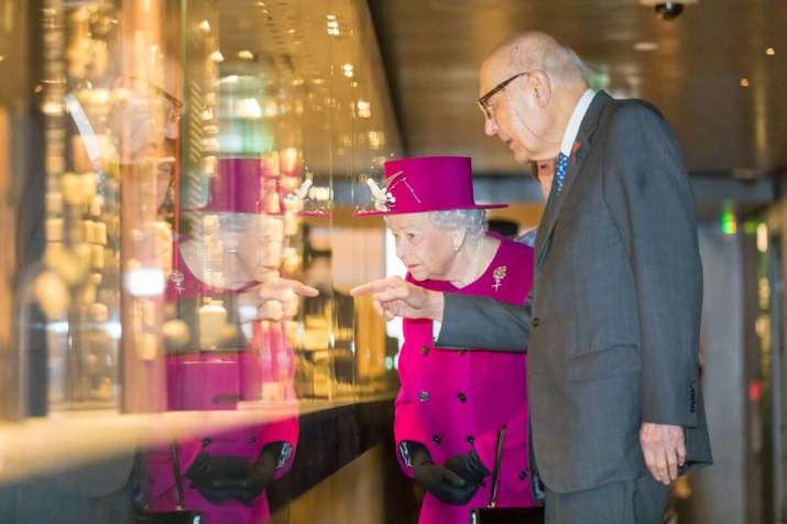 Sir Joseph Hotung with Queen Elizabeth II. Photo by Benedict Johnson. From blog.britishmuseum.org