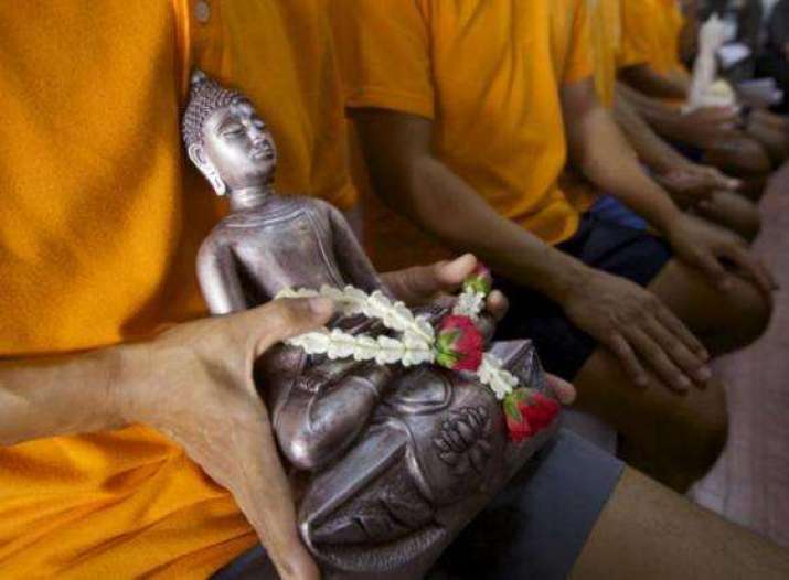 An inmate at Bang Kwang Central Prison prepares to give one of his Buddhist statues to his parents. From bangkokpost.com