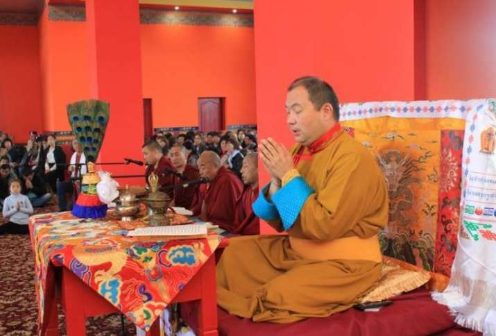 Telo Tulku Rinpoche during the opening of the new building of Lagan Dardeling Monastery. From khurul.ru