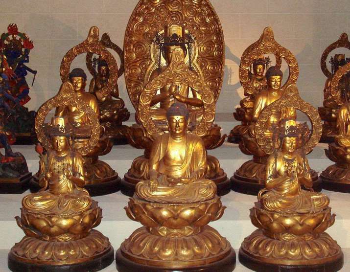 The Godai Nyorai: Five Wisdom Buddhas, with four bodhisattvas at the corners. From wikipedia.org