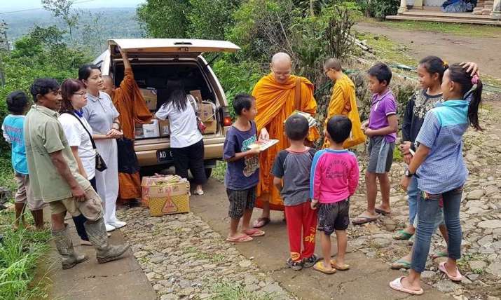 Bhante Dhammavuddho leading a DEV mission to Banaran in Central Java. Image courtesy of DEV