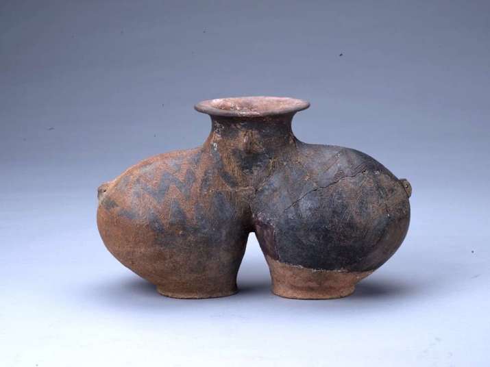 Two-bodied pottery, Karub culture, c. 3000–2000 BCE. Image copyright Capital Museum