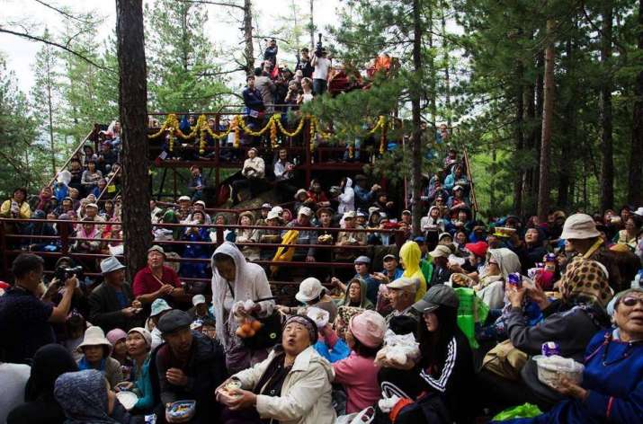 Buryat pilgrims during the consecration. From infpol.ru