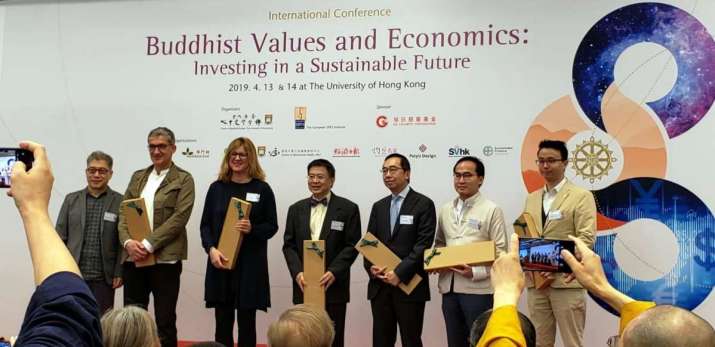 Presenters and moderators presented with gifts from the Center of Buddhist Studies at the University of Hong Kong. Image courtesy of Yan Chan
