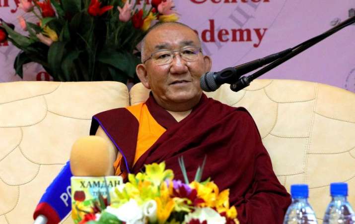 Arjia Rinpoche during the launch of his autobiography. From riakalm.ru