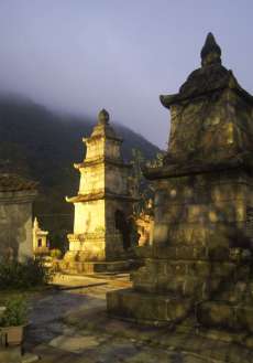 The pagoda at Yen Tu Mountain. Image courtesy of the author