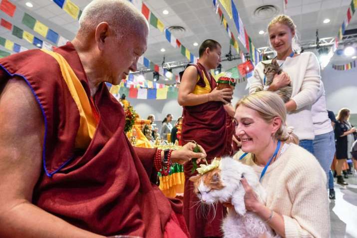 Lama Zopa blesses pets in Moscow. Image courtesy of Renat Alyaudinov