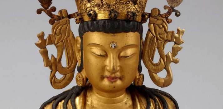 Detail of the Korean statue of the bodhisattva Avalokiteshvara crafted during the Goryeo dynasty. From asia.si.edu