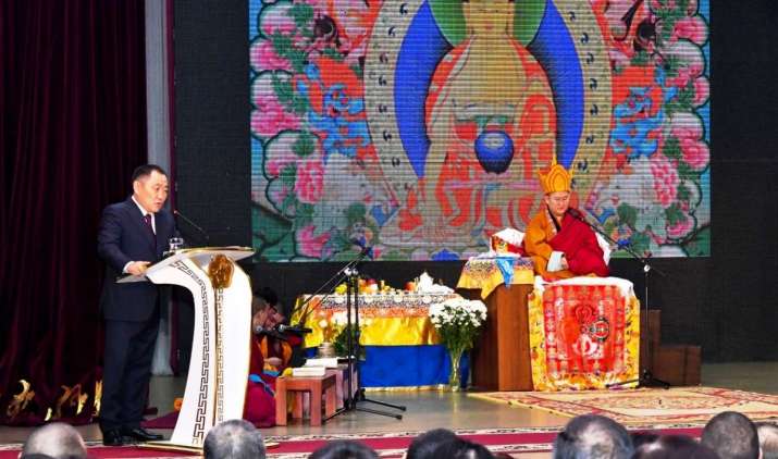 Sholban Kara-ool, chairman of the Tuvan government, gives a speech during the enthronement ceremony. From savetibet.ru