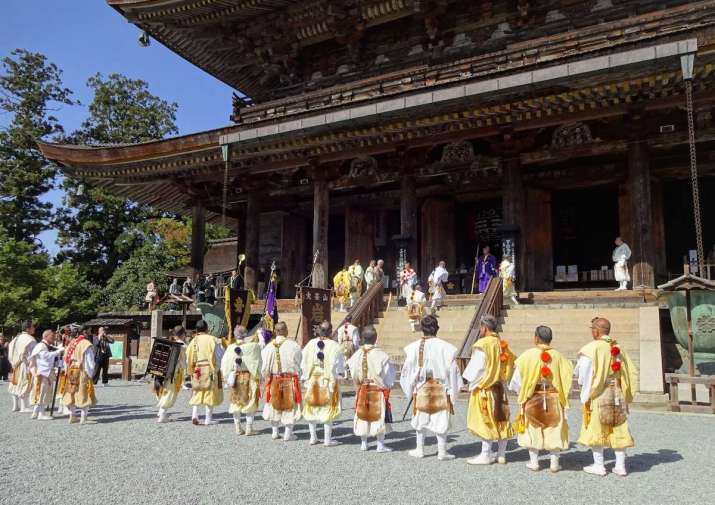 A group of Shugenja at the Zao Hall of Kimpusen-ji in Yoshino. Zao Gongen is an important deity worshipped by <I>yamabushi</i> here. Photo by Alena Eckelmann