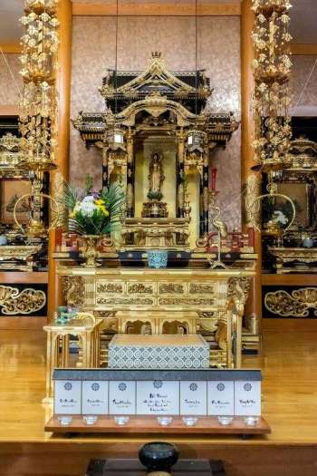Shrine at Higashi Honganji in Little Tokyo, Los Angeles, USA. Image courtesy of Tauran Photography, tauran.com