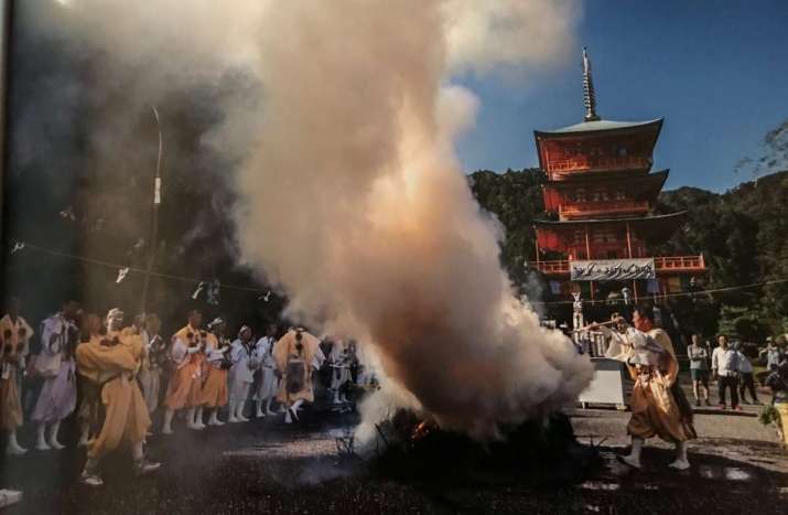 <i>Goma</i> fire ceremony in front of the three-story pagoda at Nachi. Photo by Takeshi Mori